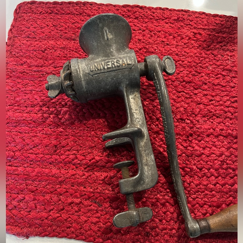 Vintage LF&C Universal #1 Meat Grinder Table Top Wood Handle New Britain CT USA